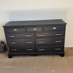 Free Dresser !!! 