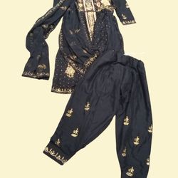 Traditional Pakistani Embroided Shalware Kameez Set