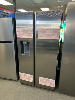 Samsung Bespoke Side by Side refrigerator with Ice Maker!!