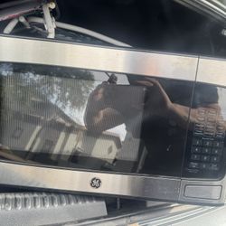 GE COUNTERTOP MICROWAVE 