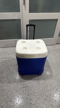 Igloo Ice Cube Rolling Cooler