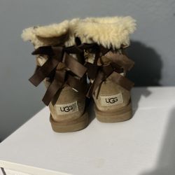 UGG® Bailey Bow II Boot - Little Kid size 13 - Chestnut
