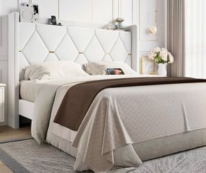Gorgeous Brand New Tufted White Velvet Full Size Platform Bed w/ USB