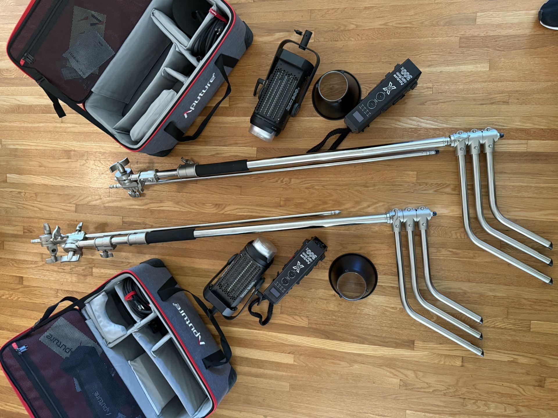 Aputure 300x Light With Stands