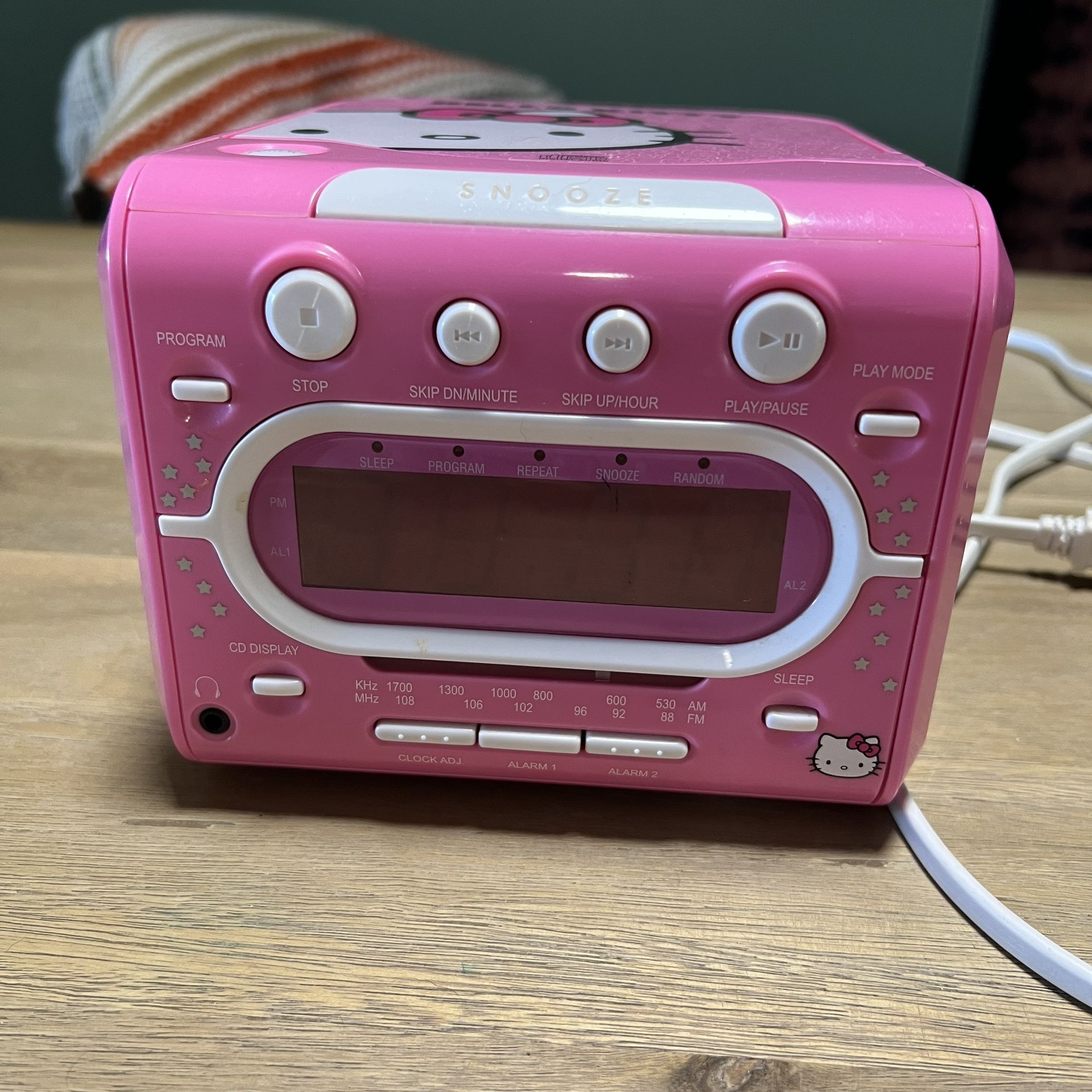 2012 Sanrio Hello Kitty AM/FM Stereo CD Player Dual Alarm Clock