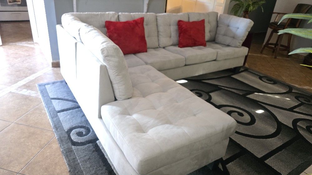 Gray SECTIONAL Sofa Super Nice And Comfortable Like New Conditions 4 Months Old Im Moving Can't Take It Reversible Chaise To Any Side