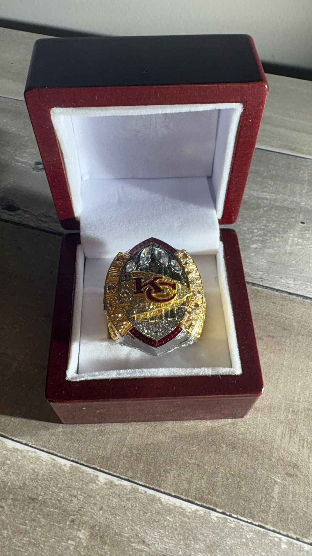 Collectible Cheifs Super Bowl Ring Back To Back Champions
