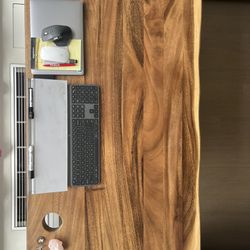 BEAUTIFUL Solid wood + live edge Uplift standing desk 