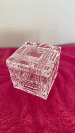Crystal trinket box