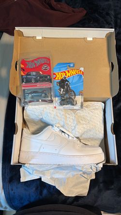 Looks to trade for hello kitty stuff