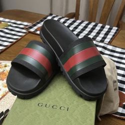 New Gucci  Men’s Rubber Slides 