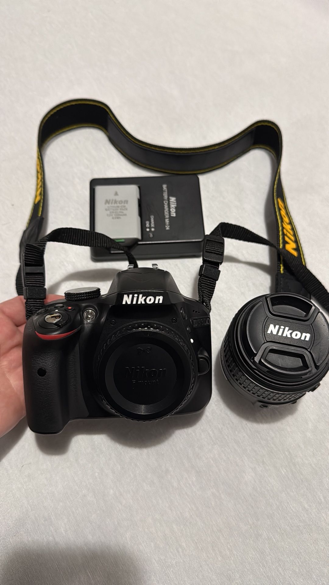 Nikon D3300 DSLR Camera Kit — excellent condition
