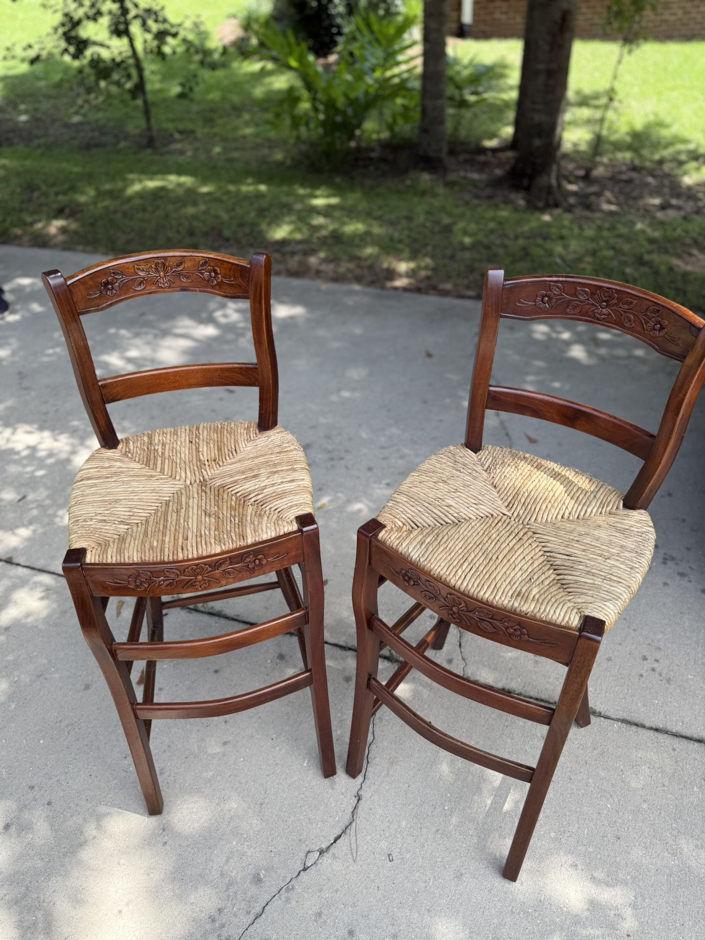 Wood Barstools & Pillows - Traditional