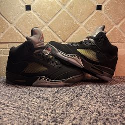 -Jordan 5s “Metallic” -Size 8.5M -Og all  -Barley used  -Icy bottoms❄️