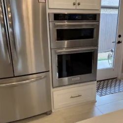 Need gone ASAP!Make offer Kitchen Aid 30" built in electric convection double wall combo,microwave and airfry mode