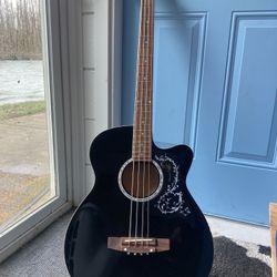 Electric-acoustic bass guitar 