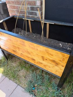Cedar planter box