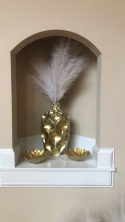 Moving out of home into a smaller place. 2 gold vase set $35