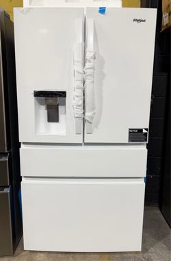 NEW White Refrigerator w/WATER+ICE