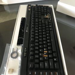 Corsair K95 platinum SE mechanical keyboard