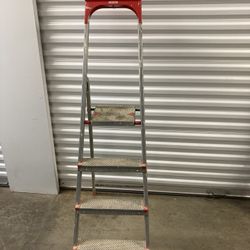 Ladder 5’ Aluminum With Compartment At Top.  Lightweight Folding Step Ladder 