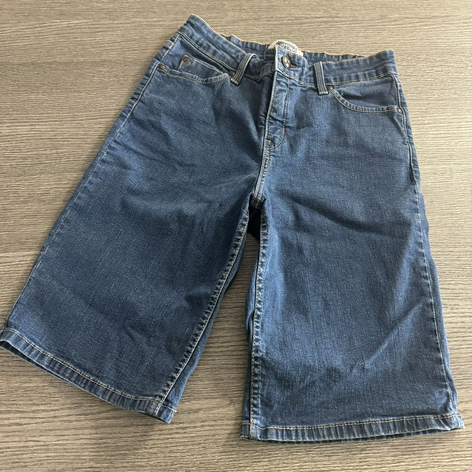 Women’s Signature Levi Strauss mid rise Bermuda jean shorts Sz 6 w28