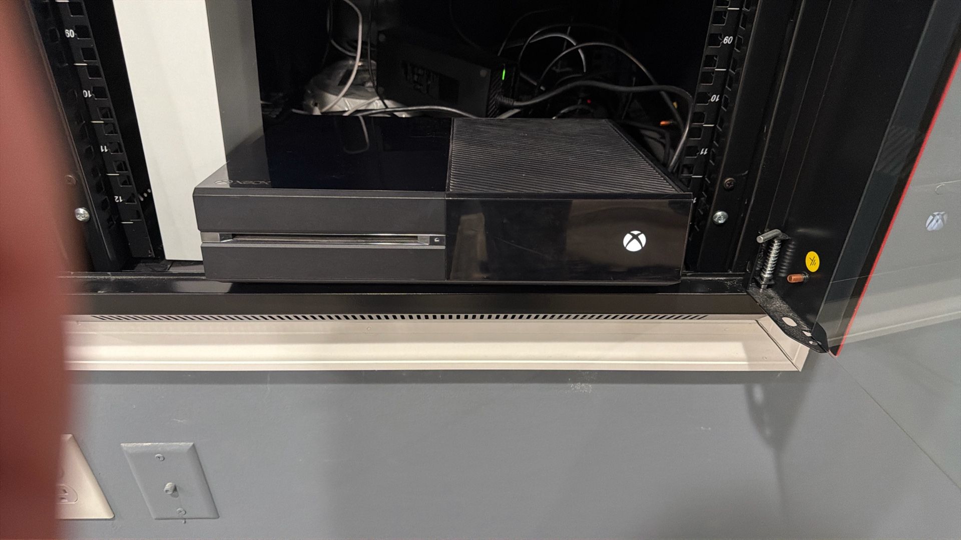 Xbox One With All Cables Can Work On Price