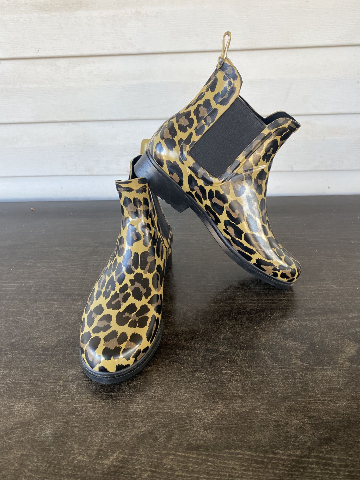 OLD NAVY Water-Repellent Pull-On Chelsea Rain Boots Leopard for Women Size 7