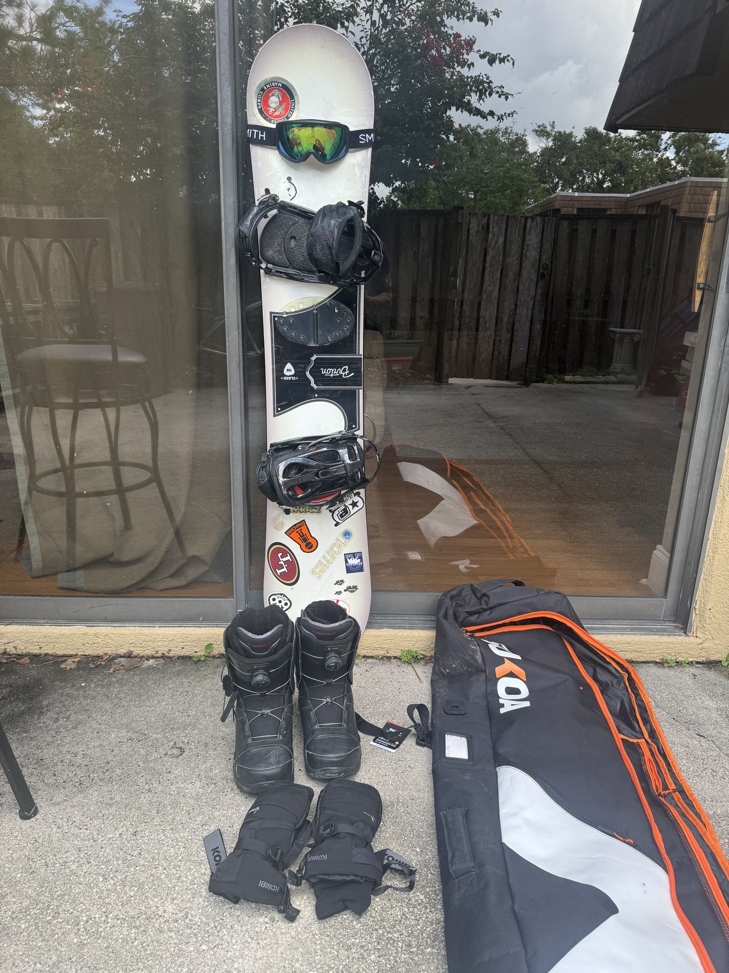 Snowboard Full Kit – Board + Boots + Goggles + Bag