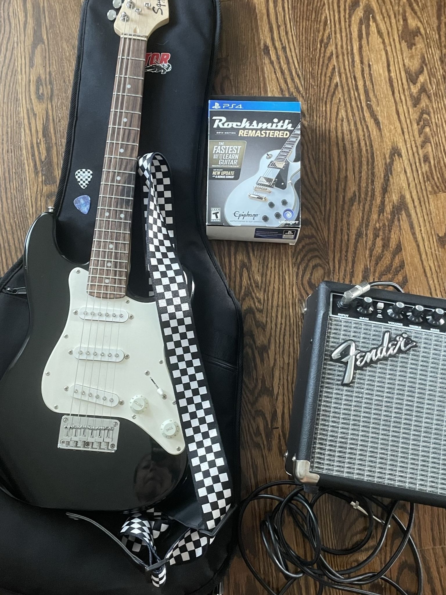 Squirt Mini Electric Guitar With Amp, Ps4 Rocksmith remastered Game, Bag And Picks