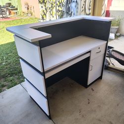 Office Desk with Key Drawer