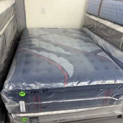 FULL SIZE SEALY POSTUREPEDIC ELITE PILLOW TOP MATTRESS & BOX SPRING BED SET