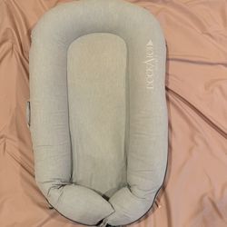 Dock a Tot Deluxe with toy arch