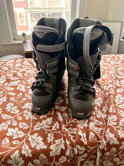 Ski Boots, women’s 9