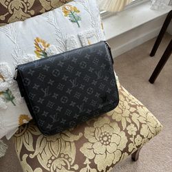 Louis Vuitton Crossbody 