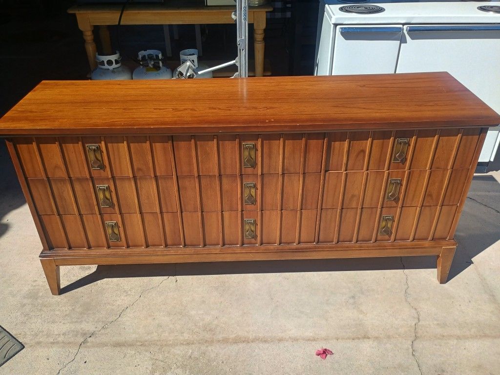 Mid Century Dixie Dresser With Mirror