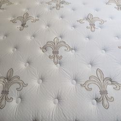 Stearns & Foster Ki,ng size matt,ress 14 inch, Luxury Plush pillowtop.