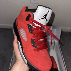 Jordan Retro 5 “Raging bull” 2021