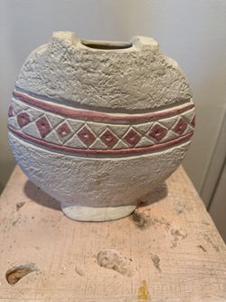 Textured Southwestern-Style Pottery Vase – 8” Tall