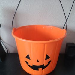 Oversized pumpkin pail 