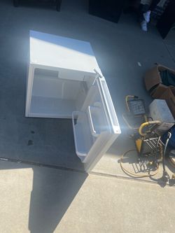 Mini refrigerator