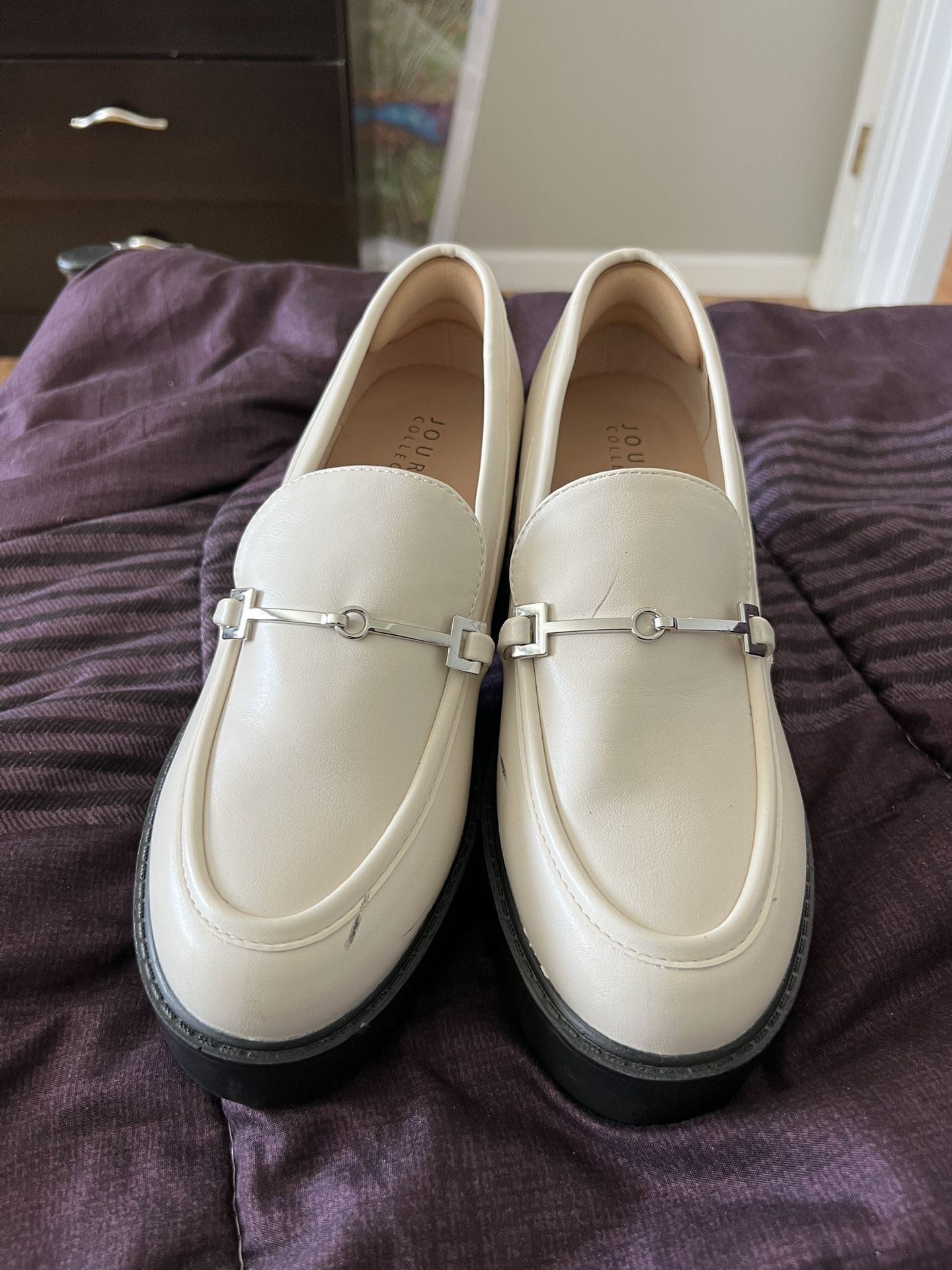 Beige Shoes Journee Collection Size 10