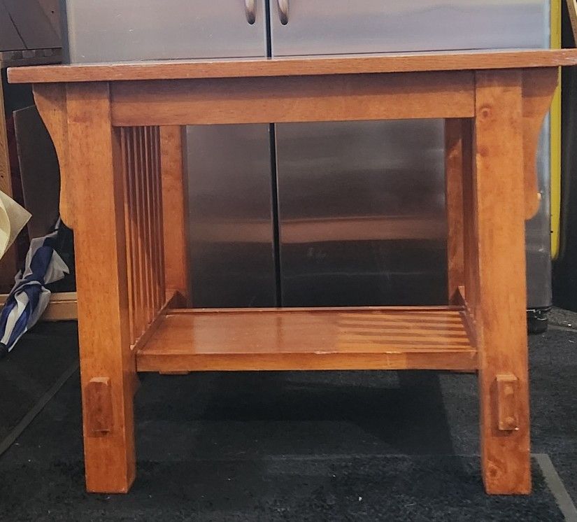 Quarter Swan Oak Mission Style 27" Accent Table/End