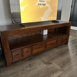 TV CONSOLE 