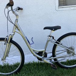 Specialized Expedition Women’s Mountain Bike. Small Frame 