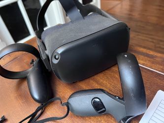 Oculus Rift W/ 2 Controllers