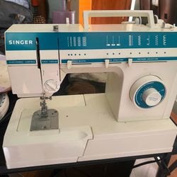 Singer Sewing Machine model 5817 C 