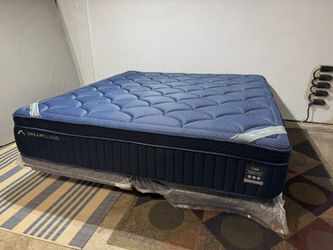 DreamCloud Luxe Memory Foam Mattress - LIKE NEW! Delivery Available