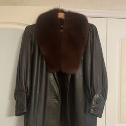 Women Leather Coat, Size M, with warm liner and fur collar