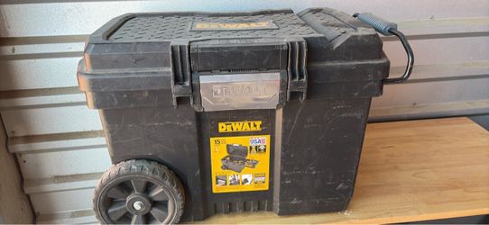 Dewalt tool box with wheels